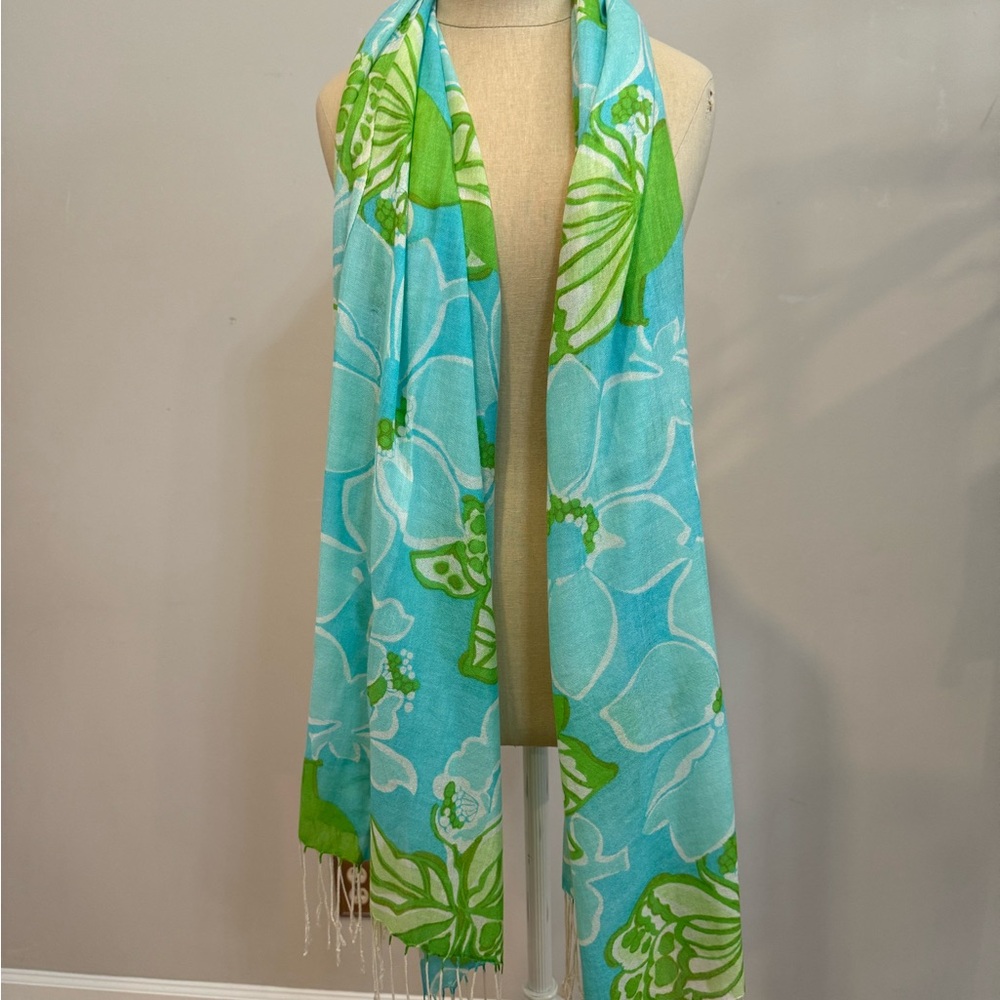 Lilly Pulitzer silk and cashmere Blue and Green Patterned Scarf never worn